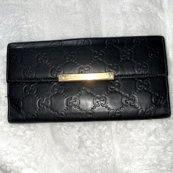 Black Gucci Guccissima wallet with gold hardware - Picture 1 of 10